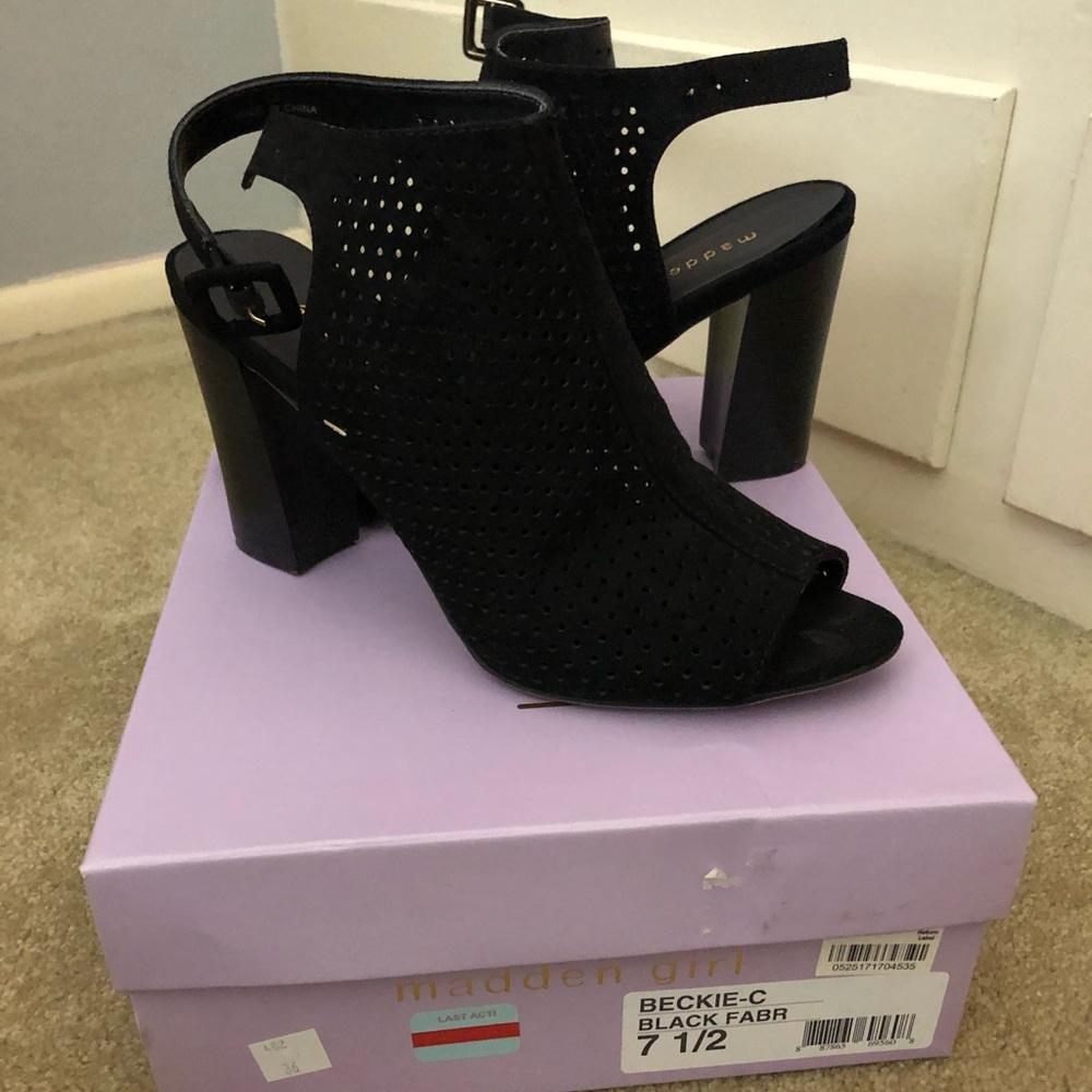 Open toe, sling back heels!